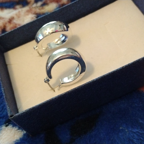 Small hoops - Picture 2 of 3